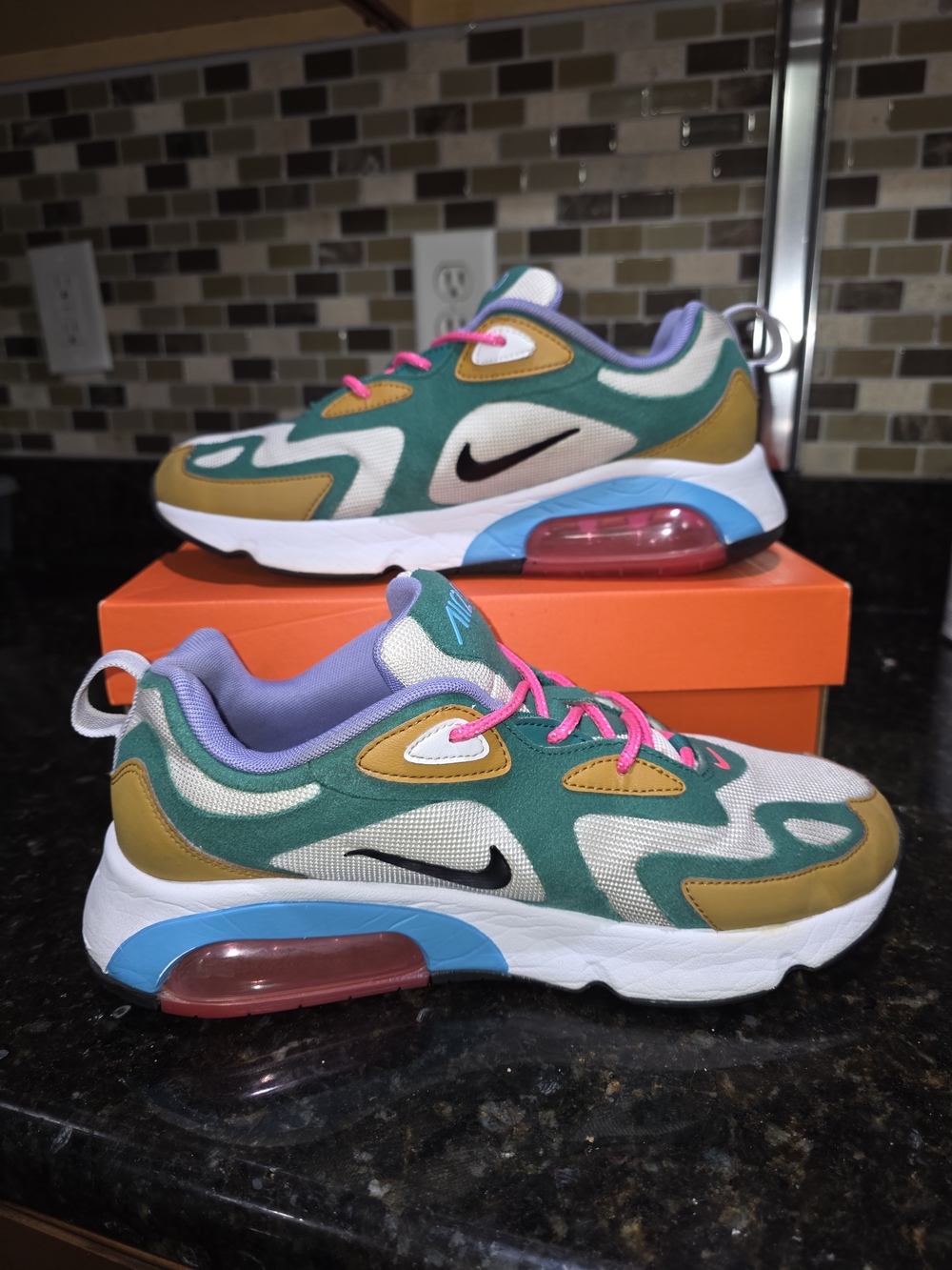 2019 Nike Air Max 200 ♤ 'Mystic Green' ♤ Womens 9.5 ♤ EUC!